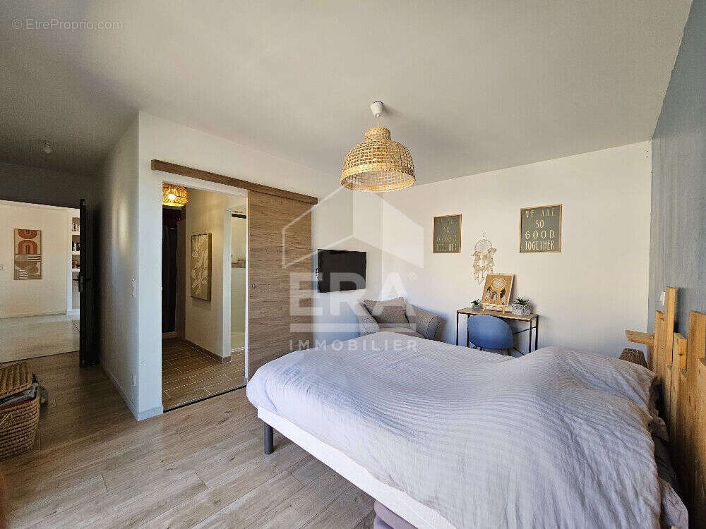 Maison à ROULLET-SAINT-ESTEPHE