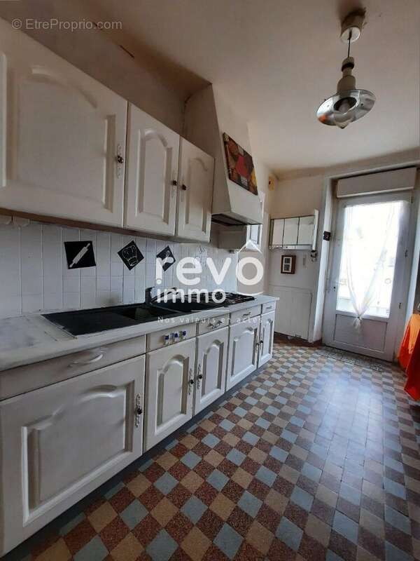 Maison à SAINT-REMY-EN-MAUGES