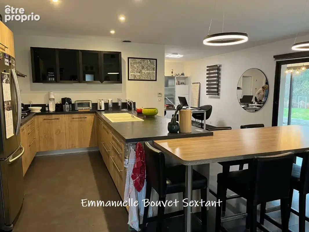 Superbe domaine touristique, 3 ha, 5 chalets bois, salle de réception, maison d'habitation, piscine, divers dépendances - photo 11
