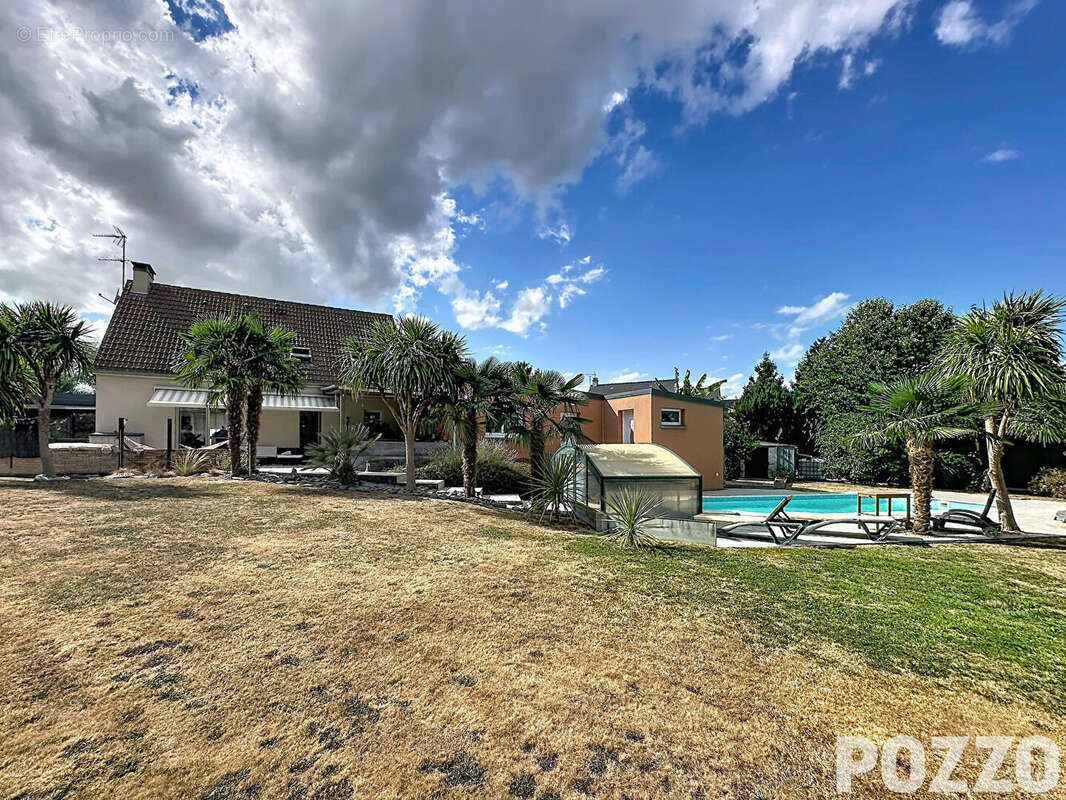 A Vendre - Bacilly - Maison 7 pièce(s) 187 m² - Piscine - Vie de plain pied - photo 3