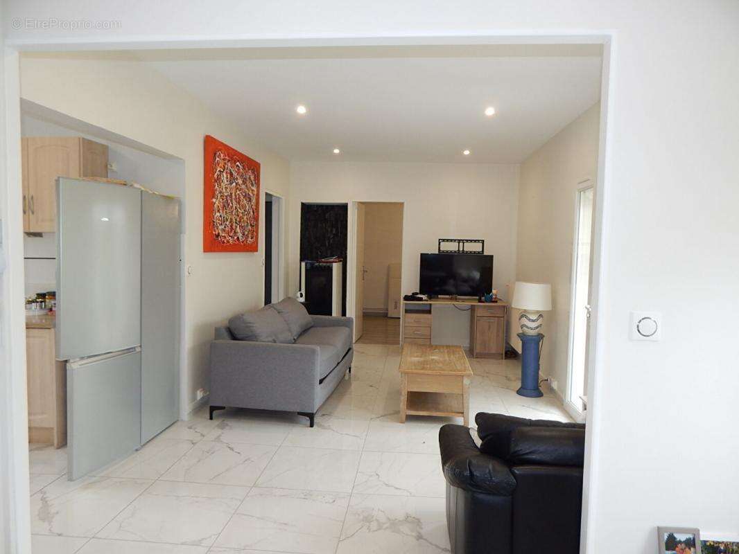 Maison à SAINT-JEAN-DE-LA-RUELLE