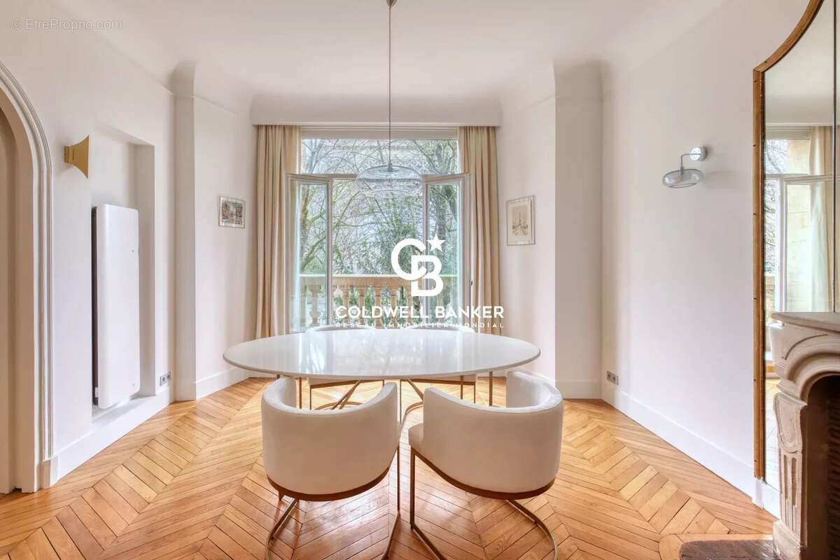 Appartement à PARIS-7E