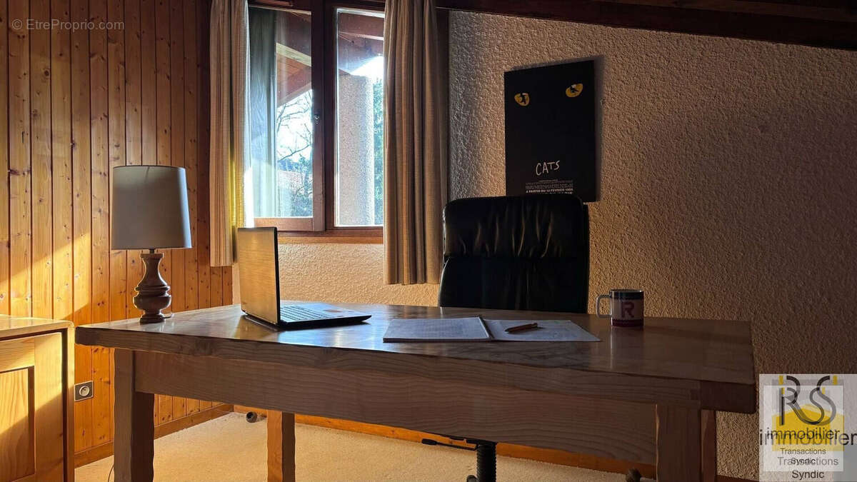 Bureau - Maison à ARACHES-LA-FRASSE