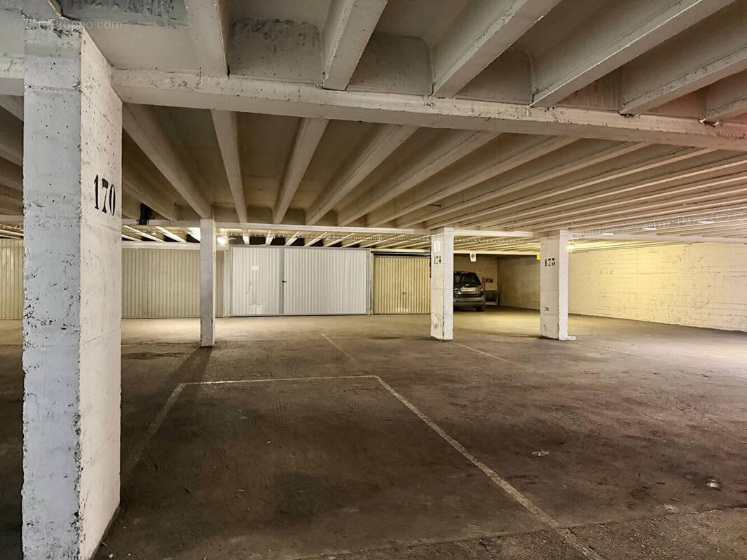 Parking à PARIS-13E