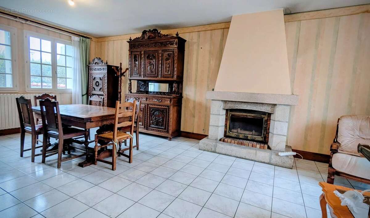 Maison à PLONEVEZ-PORZAY