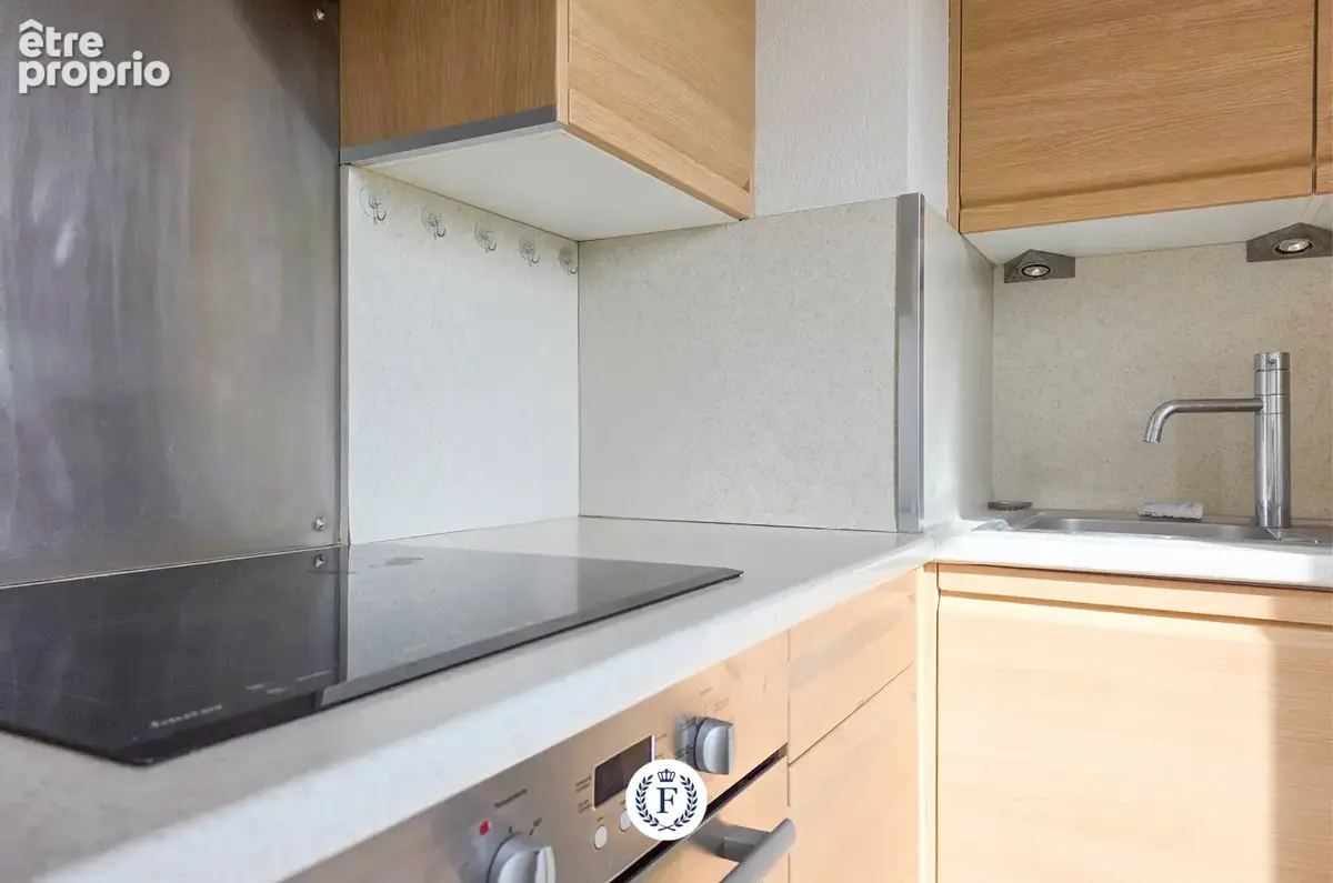 Dernier étage, ascenseur, balcon de 9 m2, 2 chambres, parking double en SUS - photo 2