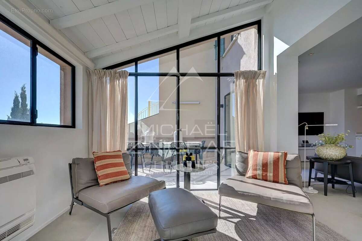 Maison à SAINT-CYR-SUR-MER