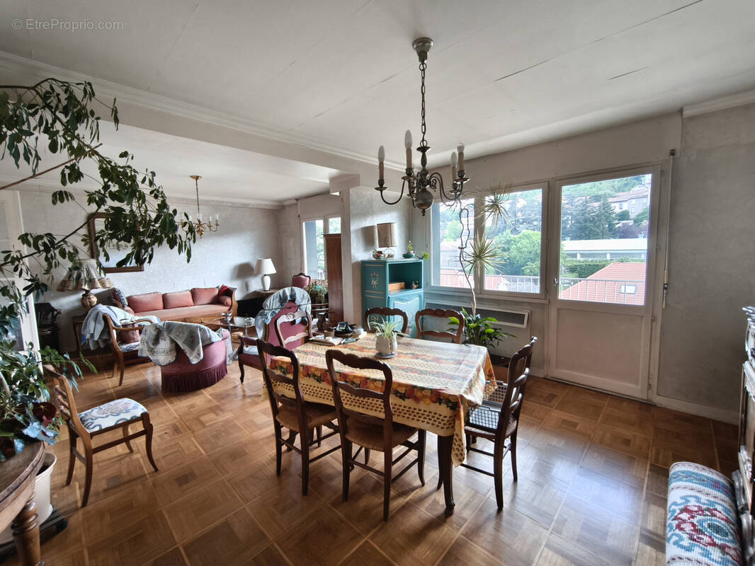 Appartement à SAINT-ETIENNE
