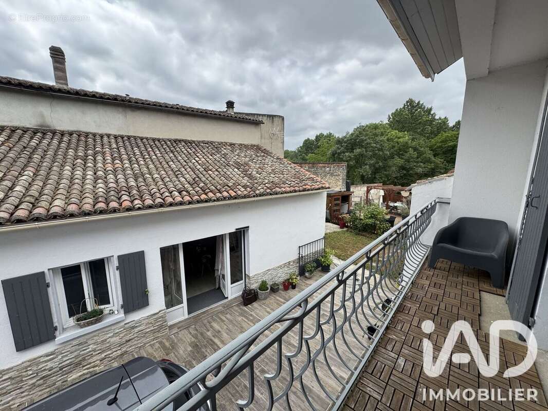 Maison 128 m² à Gond-Pontouvre  - photo 6