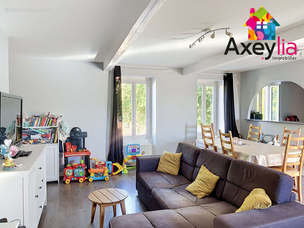 Maison familiale de 153m2 environ avec cour et vue sur le port - photo 9