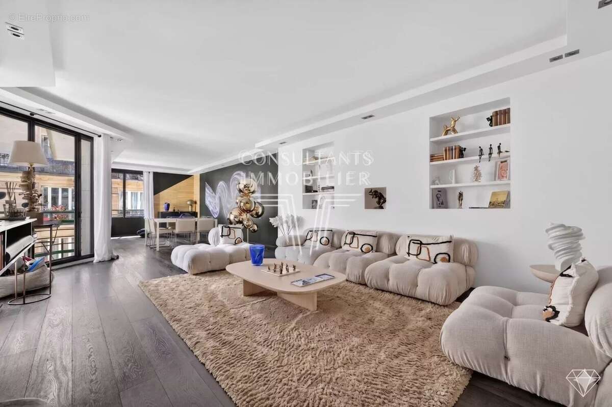 Appartement à PARIS-16E