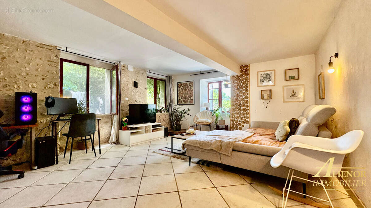 Maison de 100 m² à Montrem - photo 13
