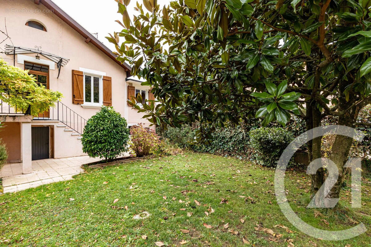 Maison à SAINT-EGREVE