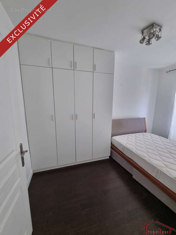 CHAMBRE - Appartement à PARIS-18E