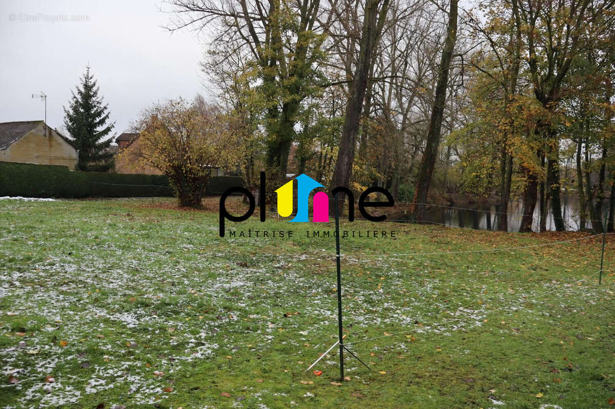 Terrain à MERIGNIES