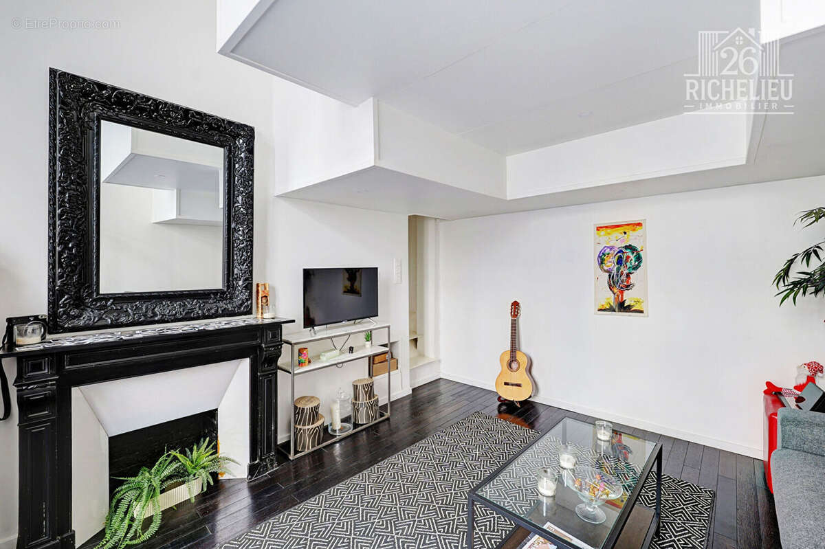 Appartement à PARIS-1E