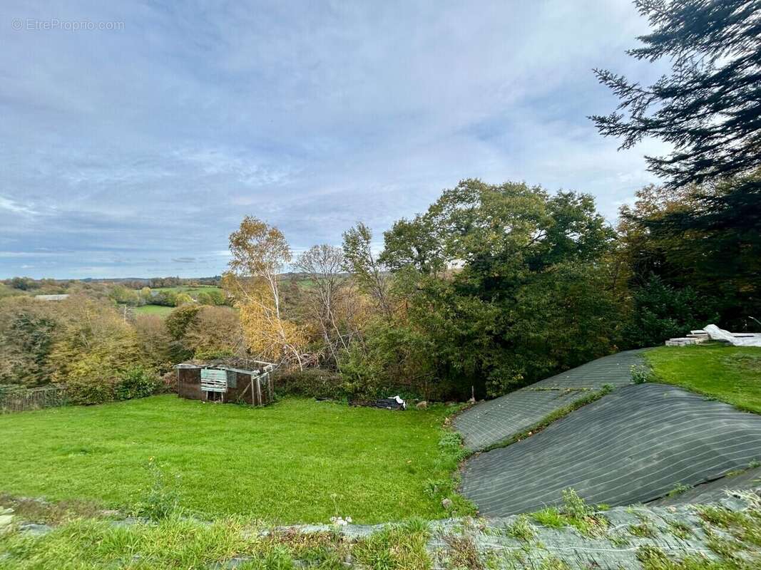 Maison à LADIGNAC-SUR-RONDELLES