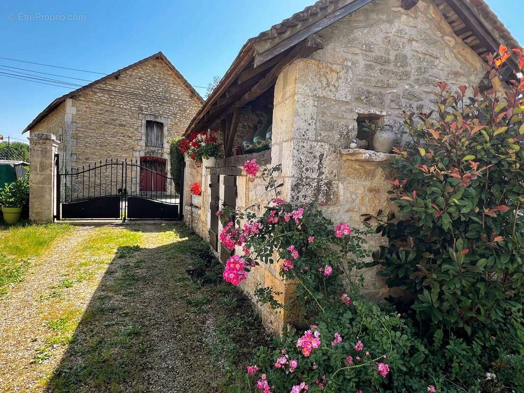Maison à COULAURES