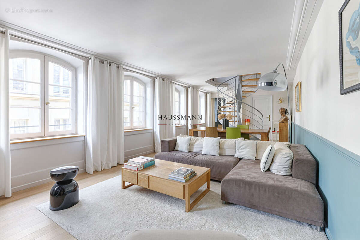 Appartement à PARIS-8E