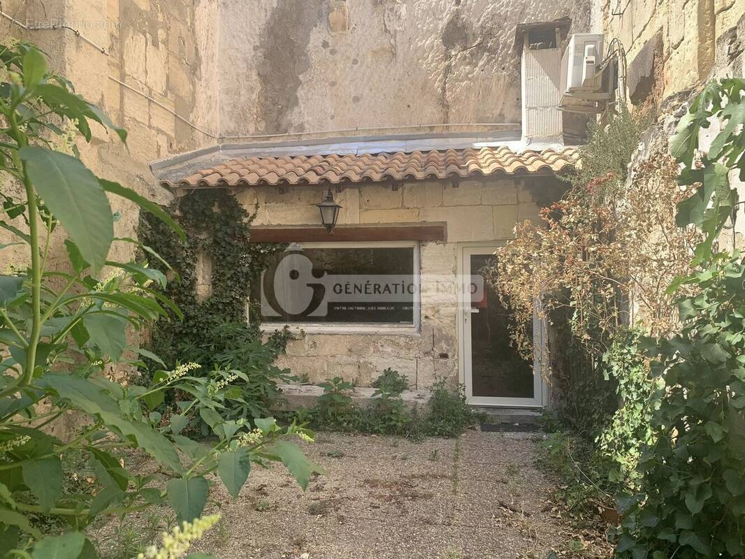 Maison à FONTVIEILLE