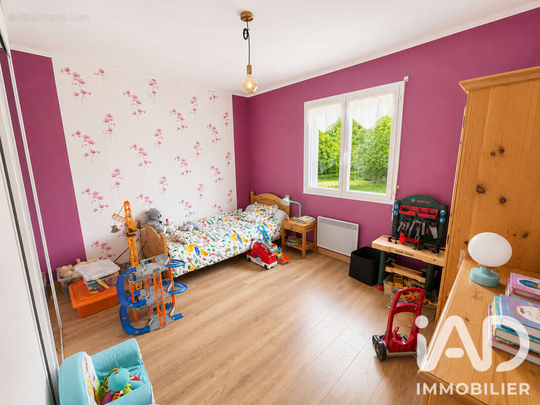 Maison 176 m² à Izon  - photo 8