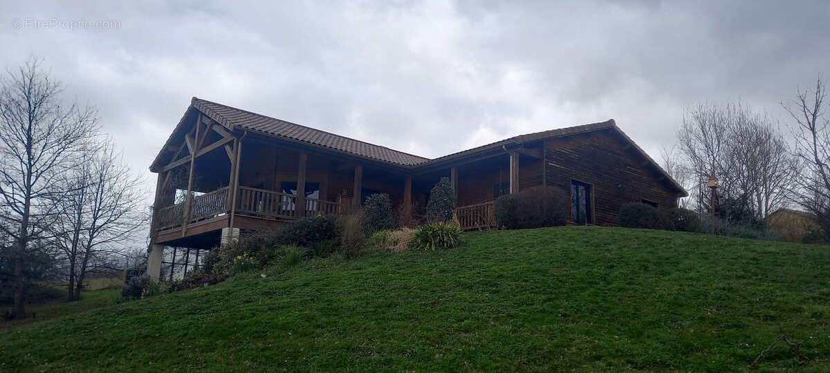 Maison à LABATUT-RIVIERE