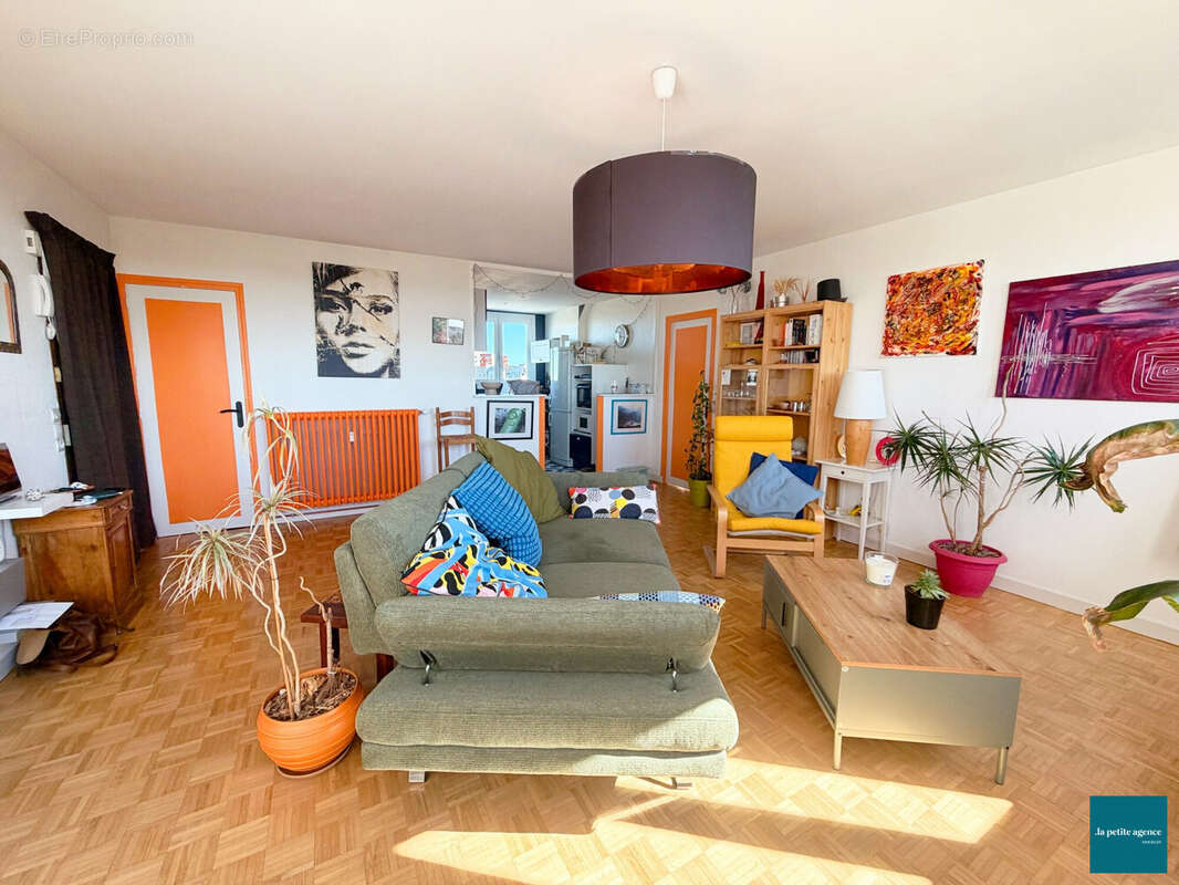 Appartement à FLEURY-SUR-ORNE