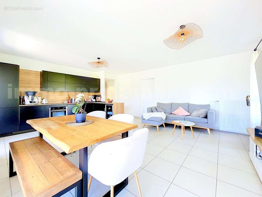 Appartement_T4_Villy-le-Pelloux_belle_superficie_proche_prox_frontière_Suisse_direction_GENEVE_autoroutes_investissement_locatif_vente_vue_terrasse_séjour_ - Appartement à VILLY-LE-PELLOUX