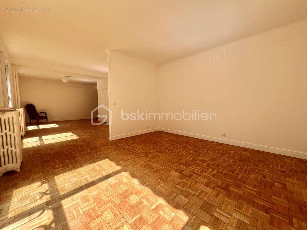 Appartement à VILLE-D'AVRAY