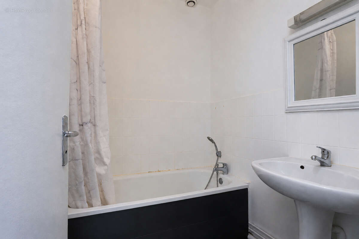 T1 Bis lumineux avec coin nuit cosy-Emplacement premium Lille - photo 4