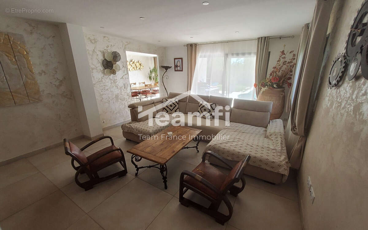 Maison à SAINT-HILAIRE-DE-BRETHMAS