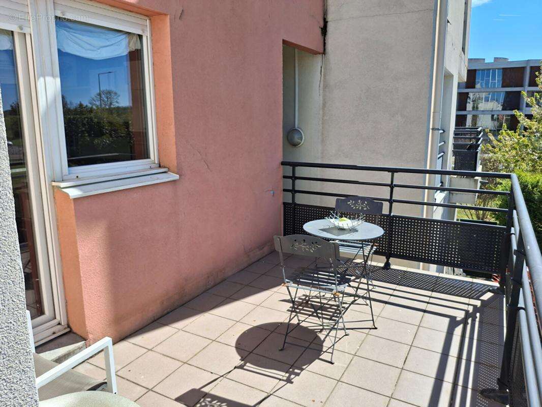 Appartement à MEYZIEU