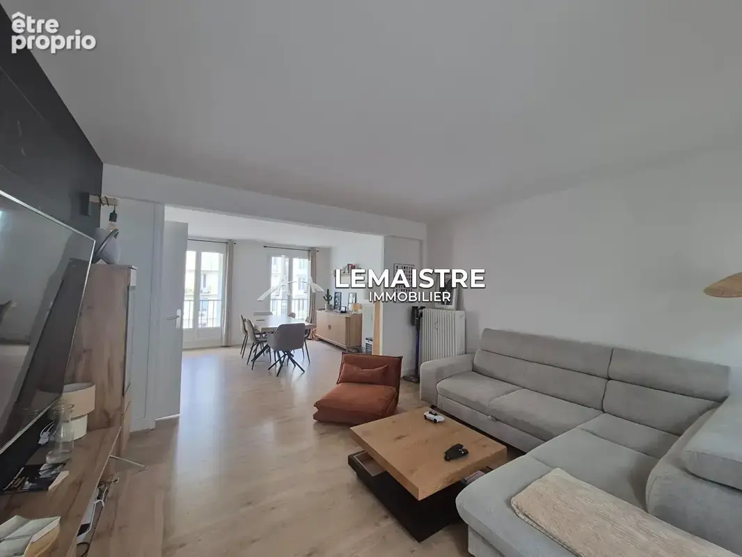 Appartement à vendre - Halles Centrales - 63.17 m² - 1 chambre - Cave - Parking collectif - photo 4