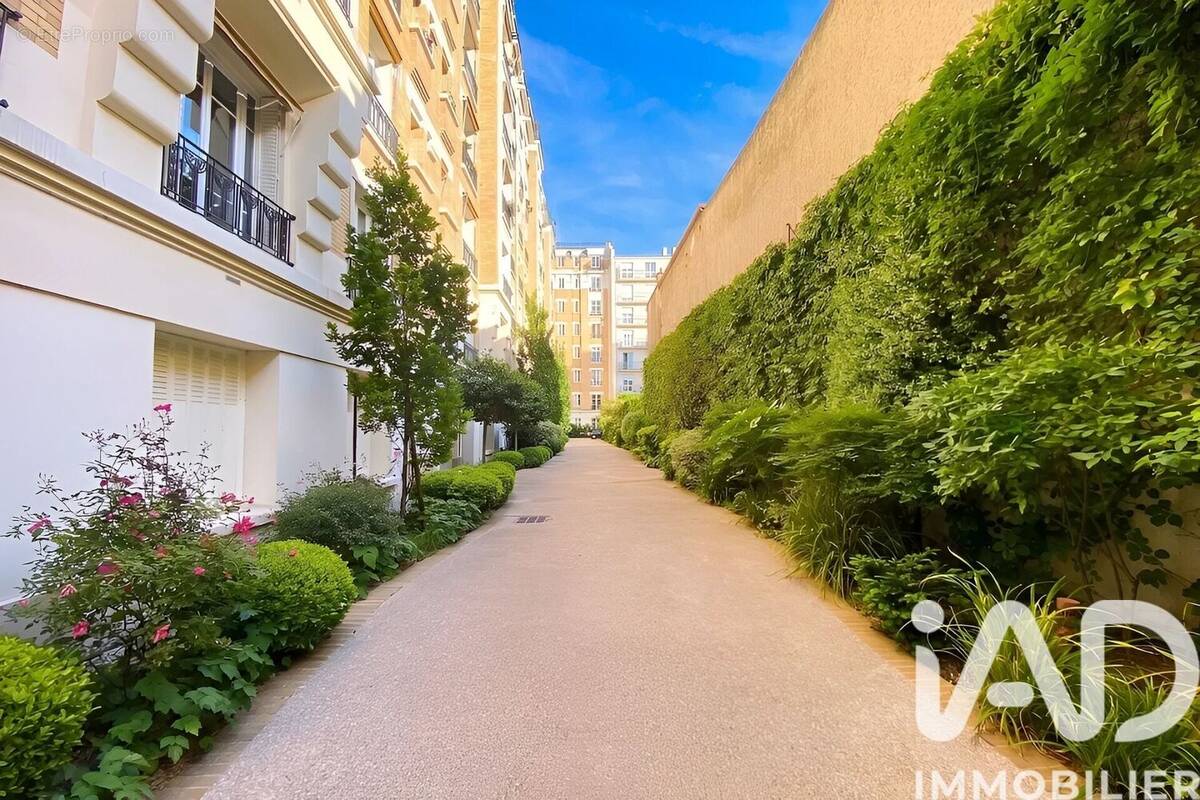 Photo 1 - Appartement à COURBEVOIE