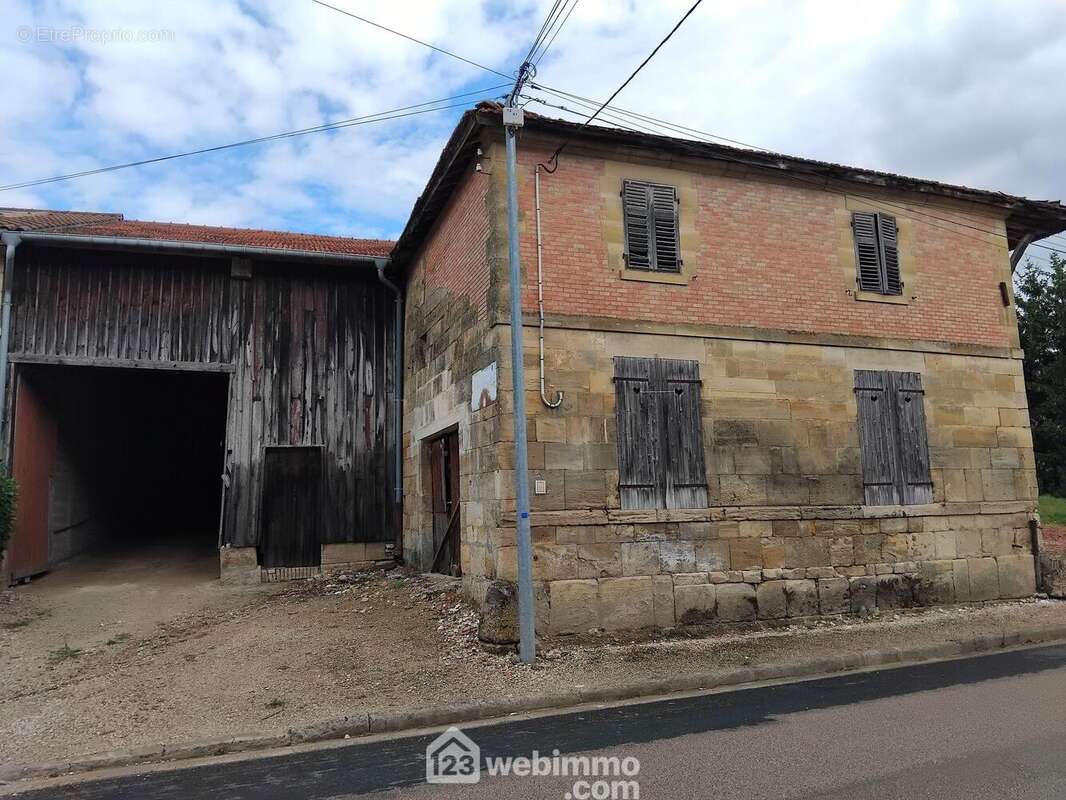 Entrée grange - Maison à VILLOTTE-DEVANT-LOUPPY