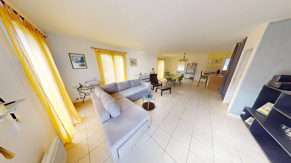 Maison à LA FARE-LES-OLIVIERS