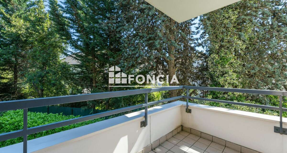 Appartement à FRESNES