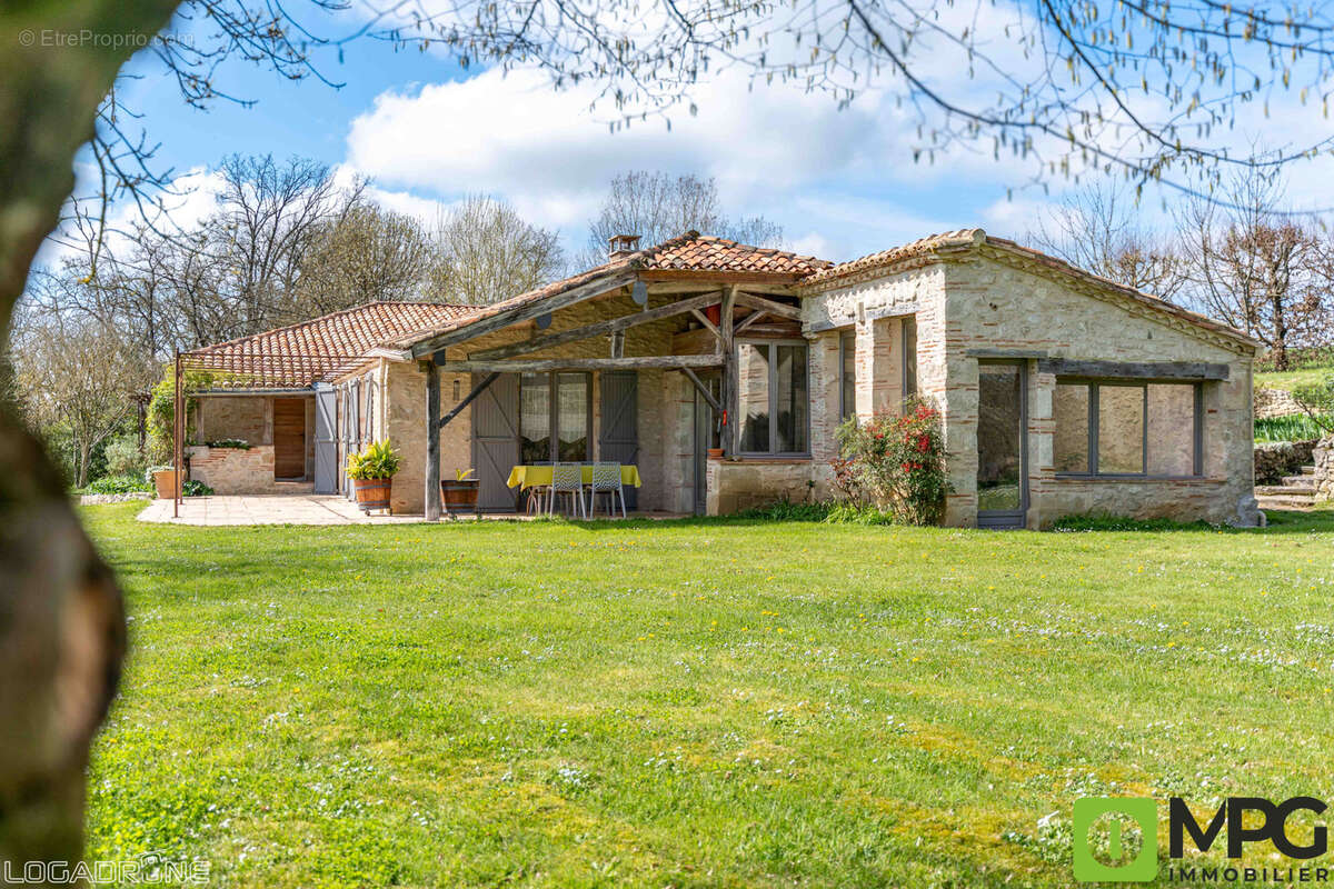 Proche CASSENEUIL à 15 minutes de VILLENEUVE SUR LOT, maison en pierres sur terrain de 2462 m2. - photo 5