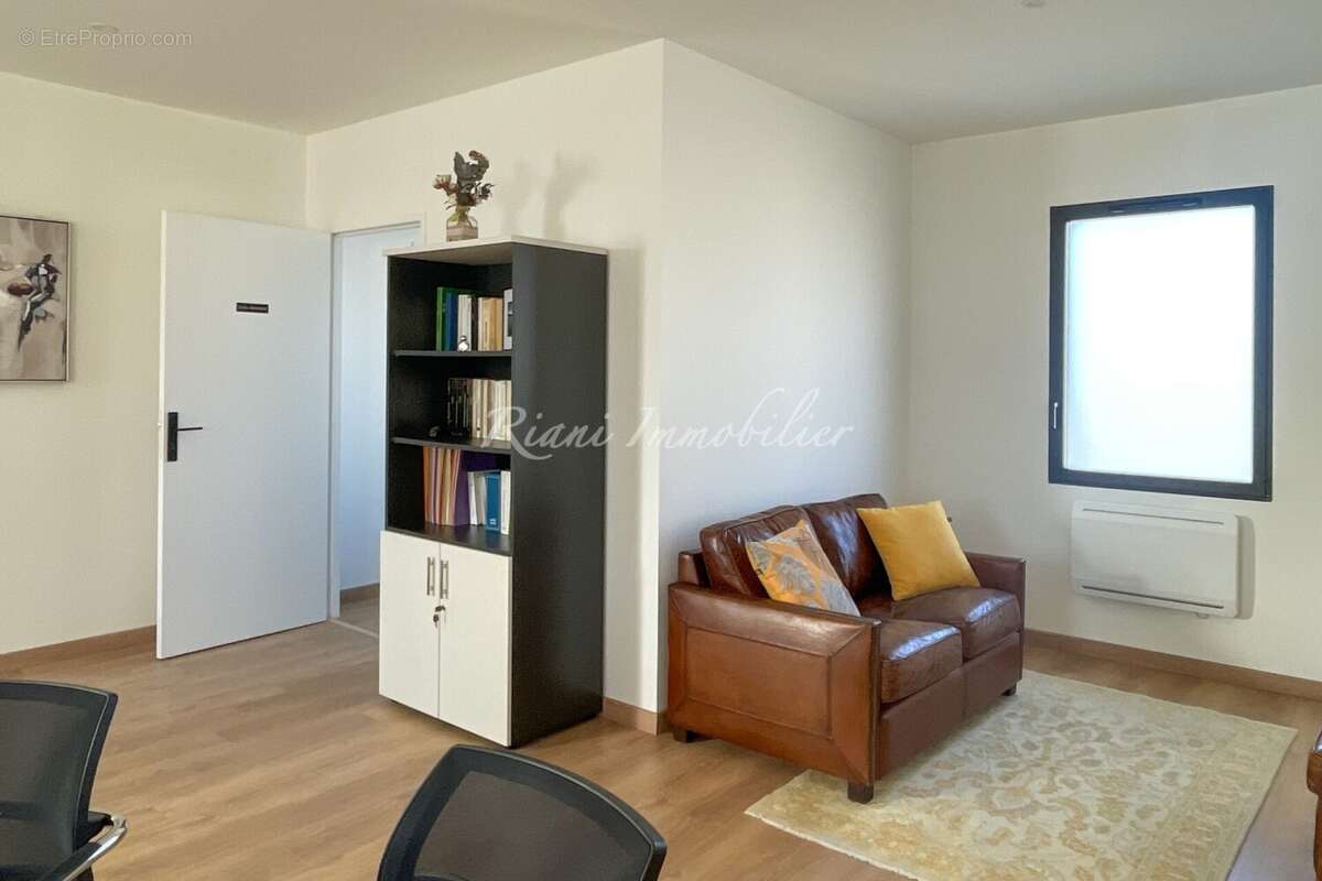 Appartement 220 m² à Robion  - photo 5