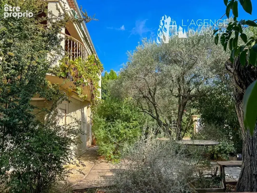 Arles Monplaisir – Élégante maison -  220m² de volumes et un jardin préservé au calme - photo 5