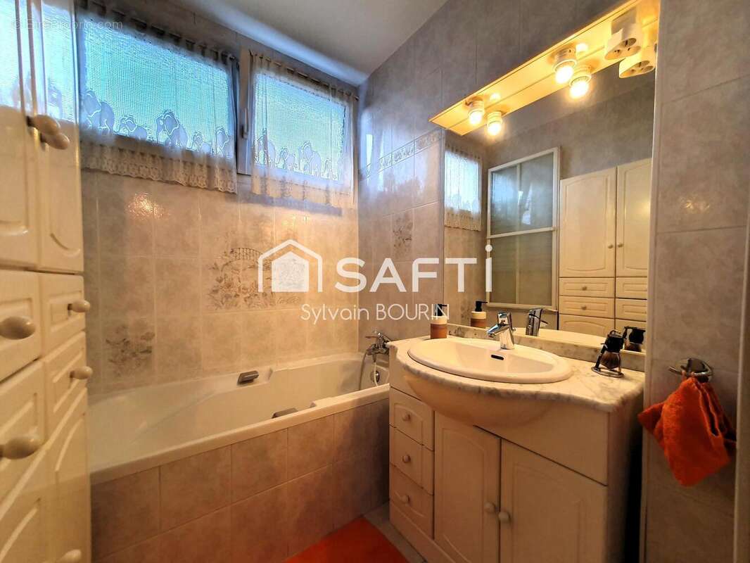 Photo 6 - Appartement à VILLEURBANNE