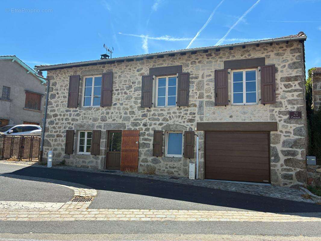 TIRANGES 43530 Belle maison de village 102m² 3 chambres, cour et garage 96 000 - photo 12