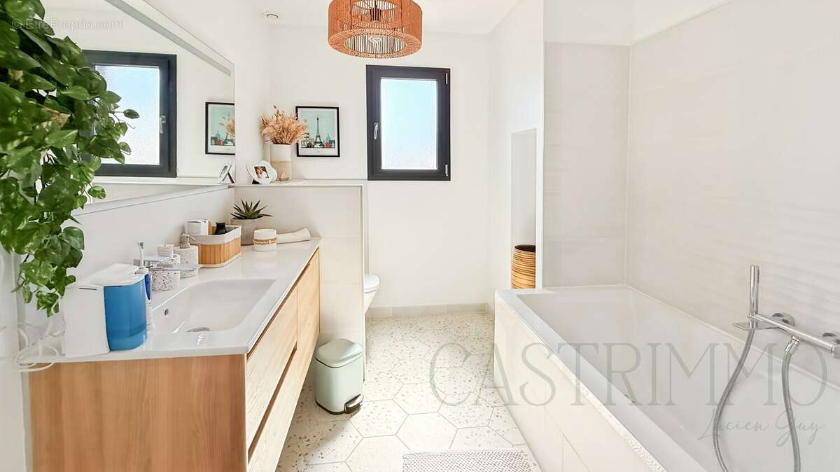 Maison à SAINT-JEAN-DE-CORNIES