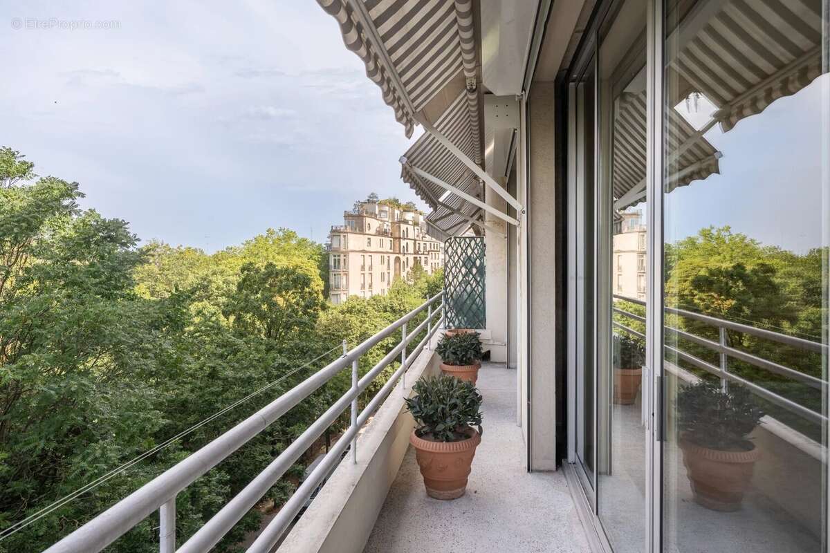 Appartement à PARIS-16E