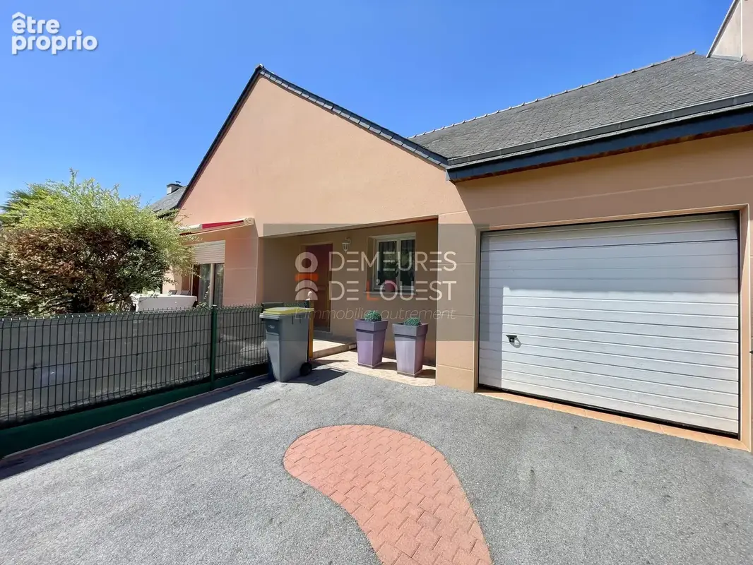 PACÉ — Maison de plain-pied 141 m2 — 3 chambres & jardin paysagé - photo 3