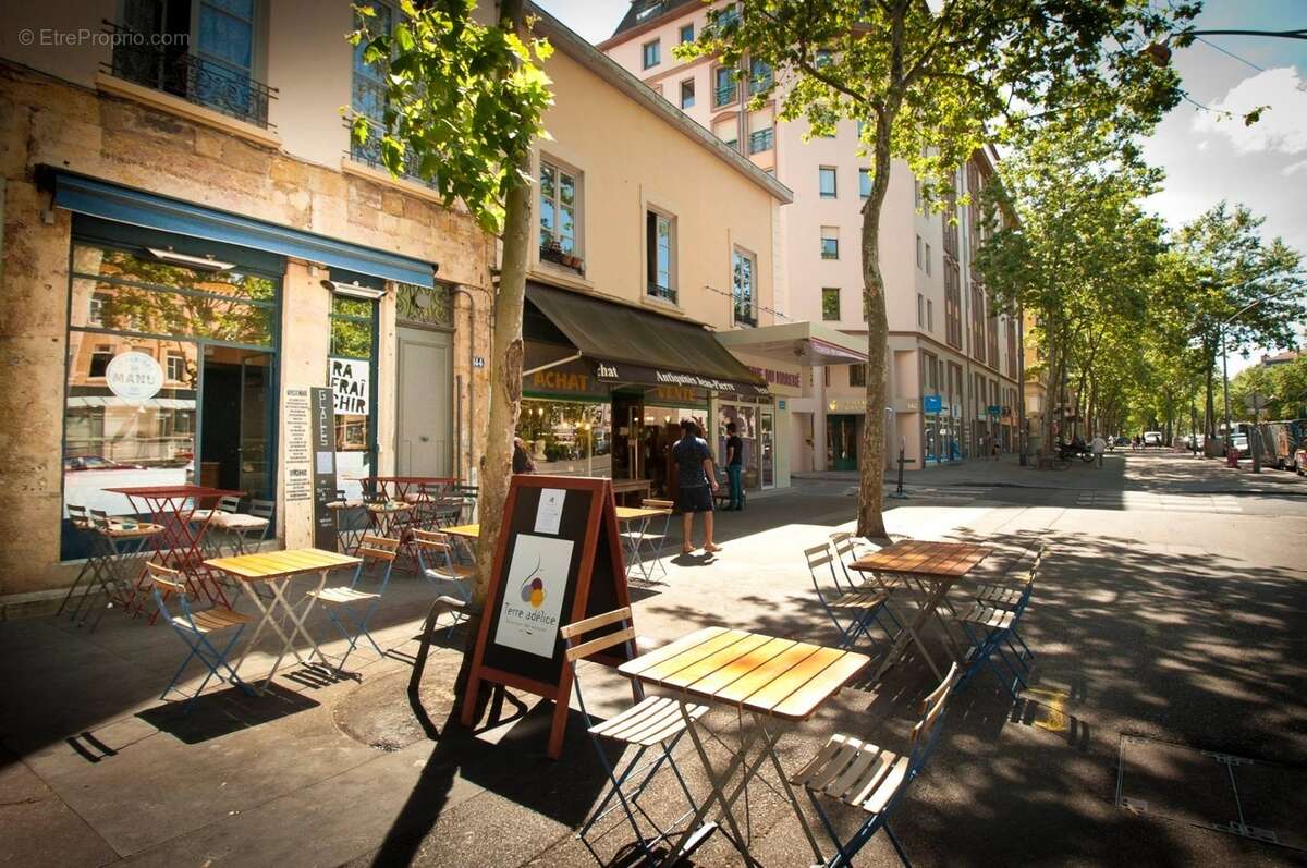 RARE – Boutique Emplacement Premium  Lyon Croix-Rousse !! - photo 2