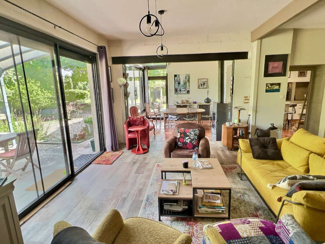 Villeneuve-sur-lot, propriété de caractère avec parc de plus de 5 600 m² et piscine !  rare en centre-ville, cette magnifique pr - photo 5