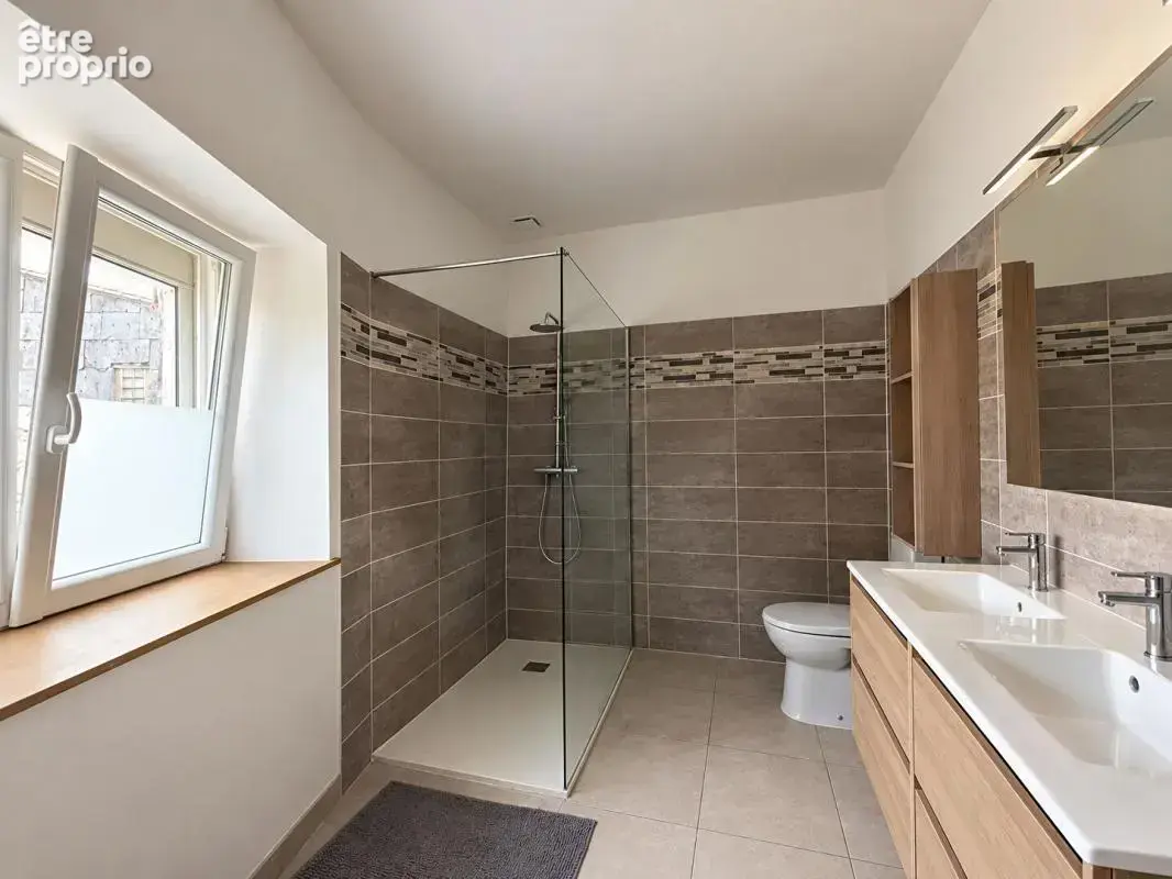 À vendre à Villegailhenc, maison de village de 6 pièces avec quatre chambres, deux cours et garage - photo 8
