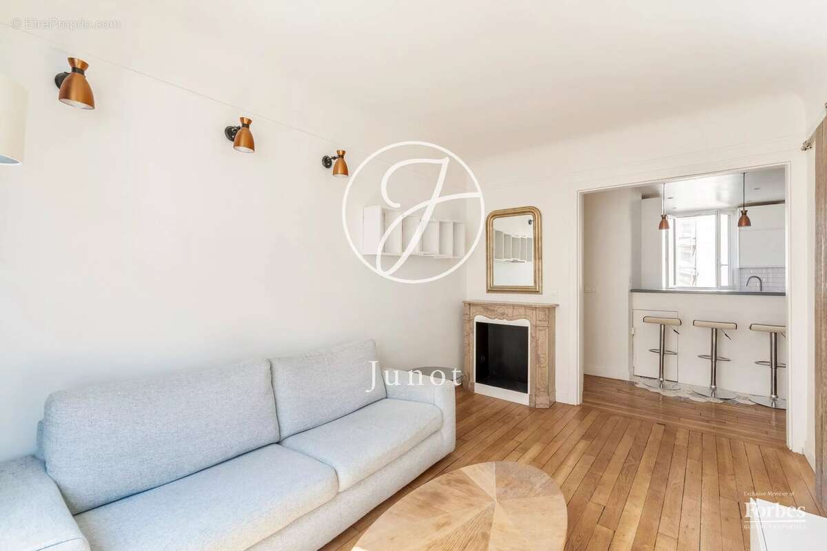 Appartement à PARIS-18E