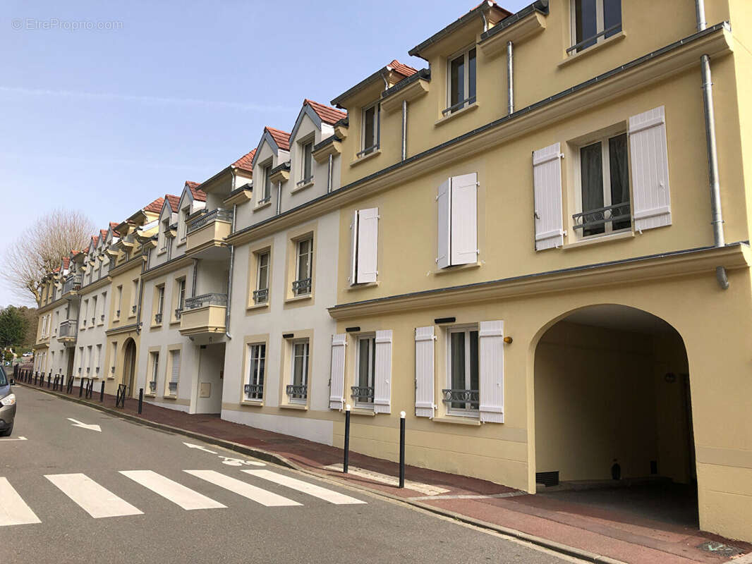 Appartement à BUC